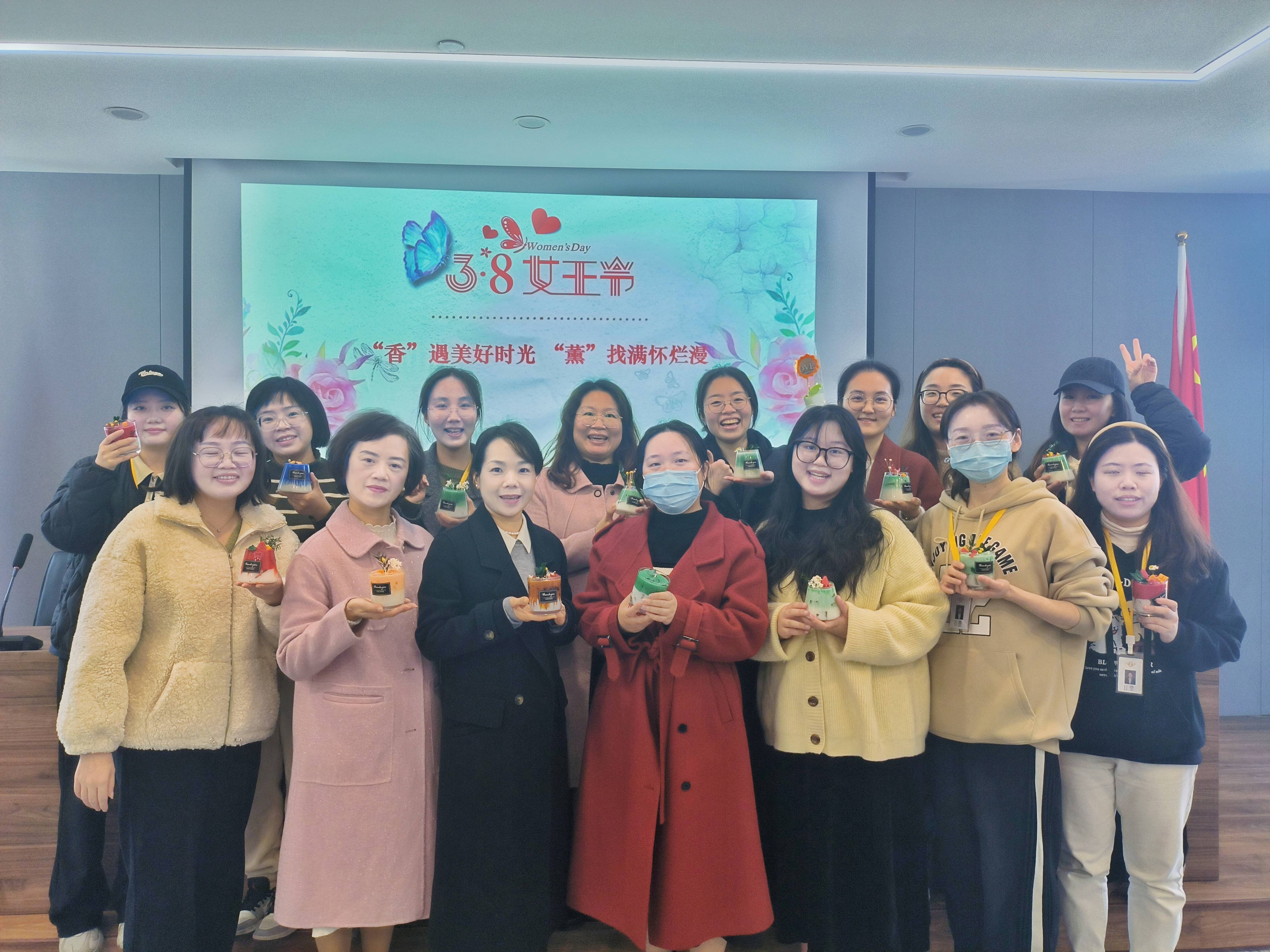 “香”遇美好時光、“薰”找滿懷爛漫丨面粉公司開展三八婦女節(jié)香薰蠟燭手作活動